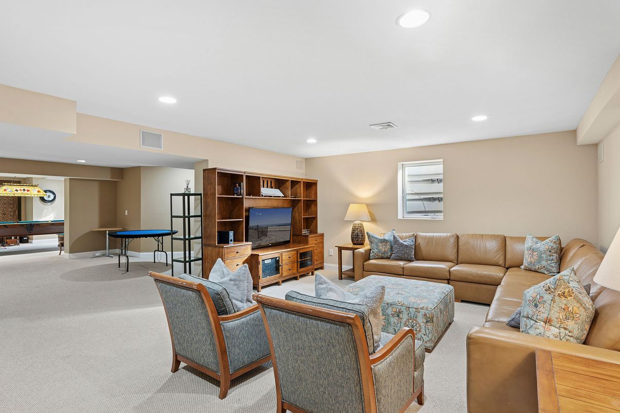 Billiard Table, Game Room, Interior, Living room, Recessed Lighting