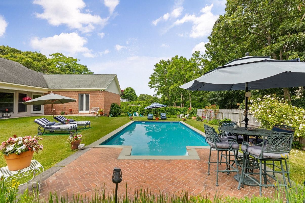 Exterior, Pool