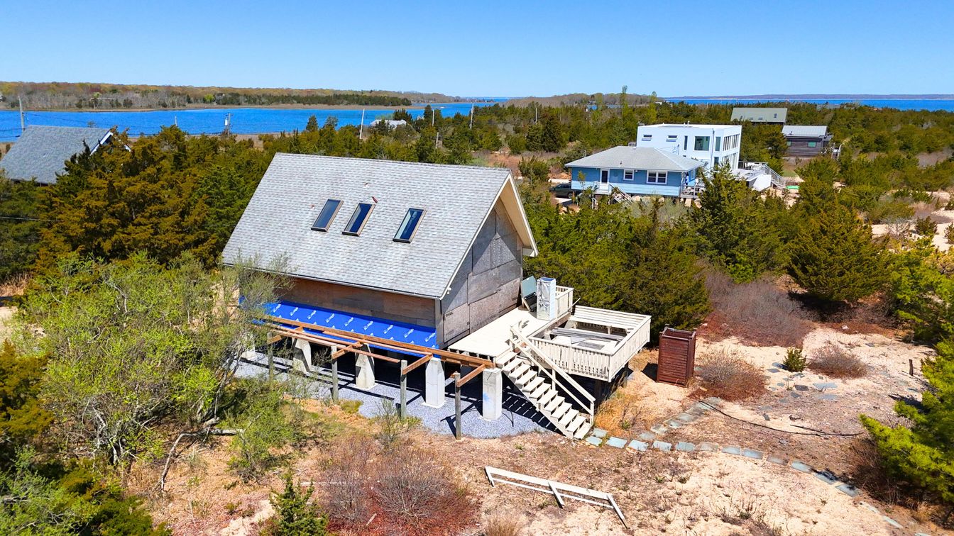 Exterior, Drone