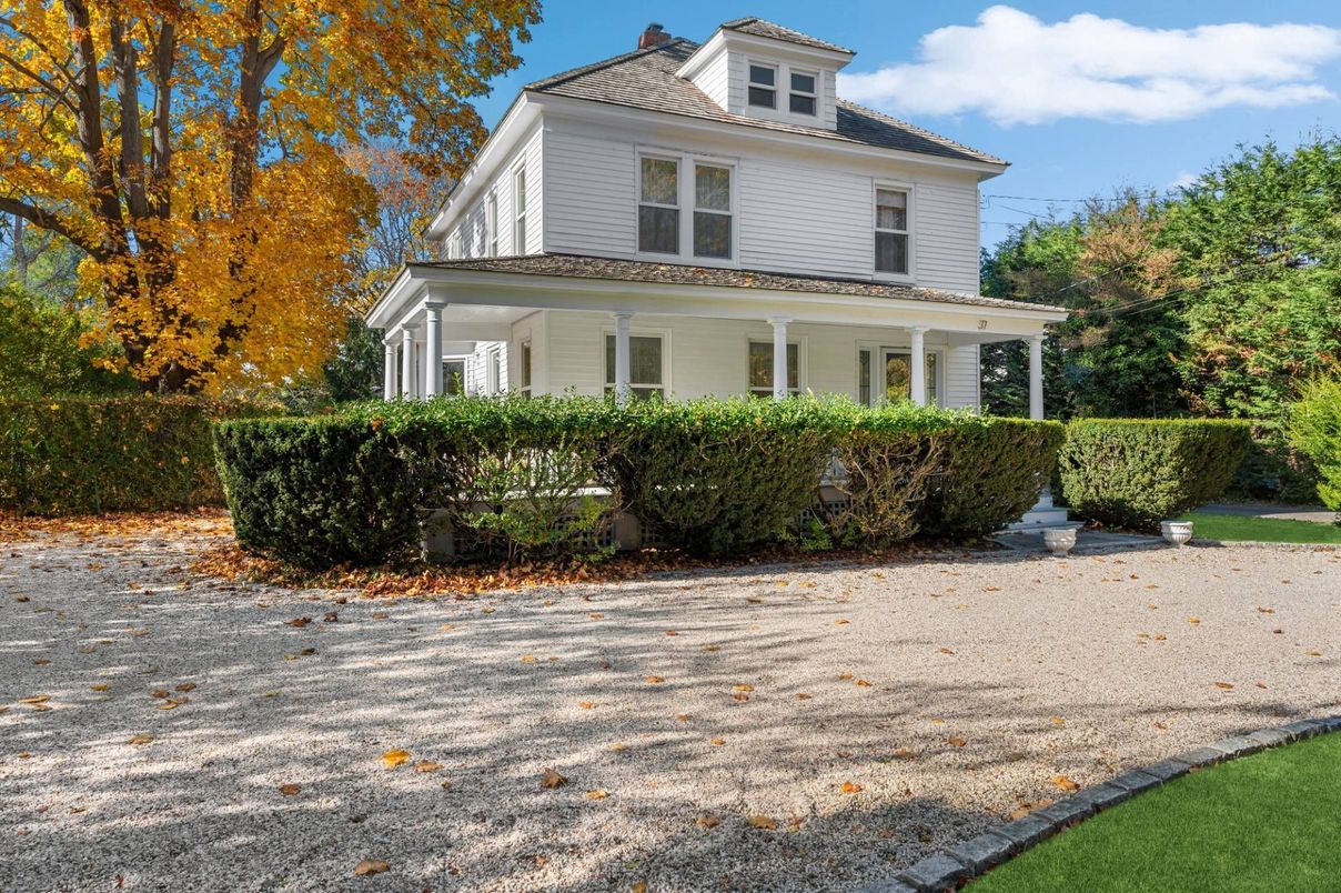Exterior, Facade, American Foursquare