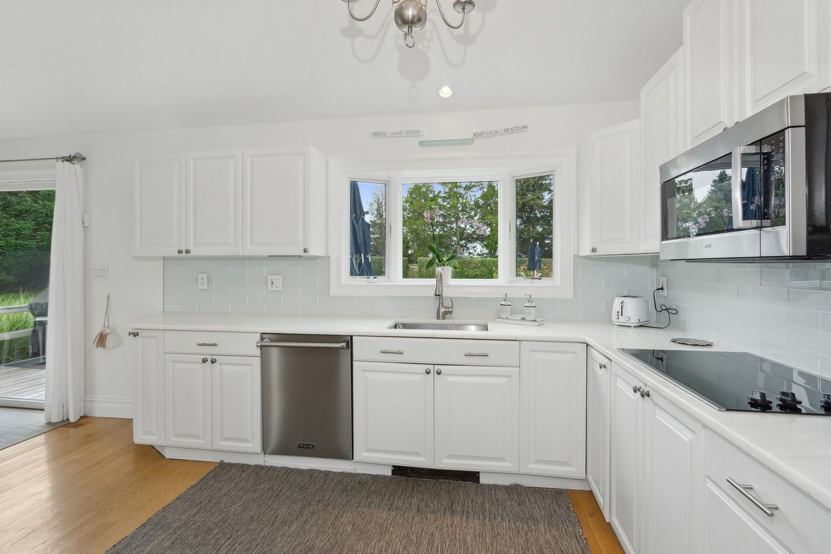 Chandelier, Interior, Kitchen, Wood Texture Flooring
