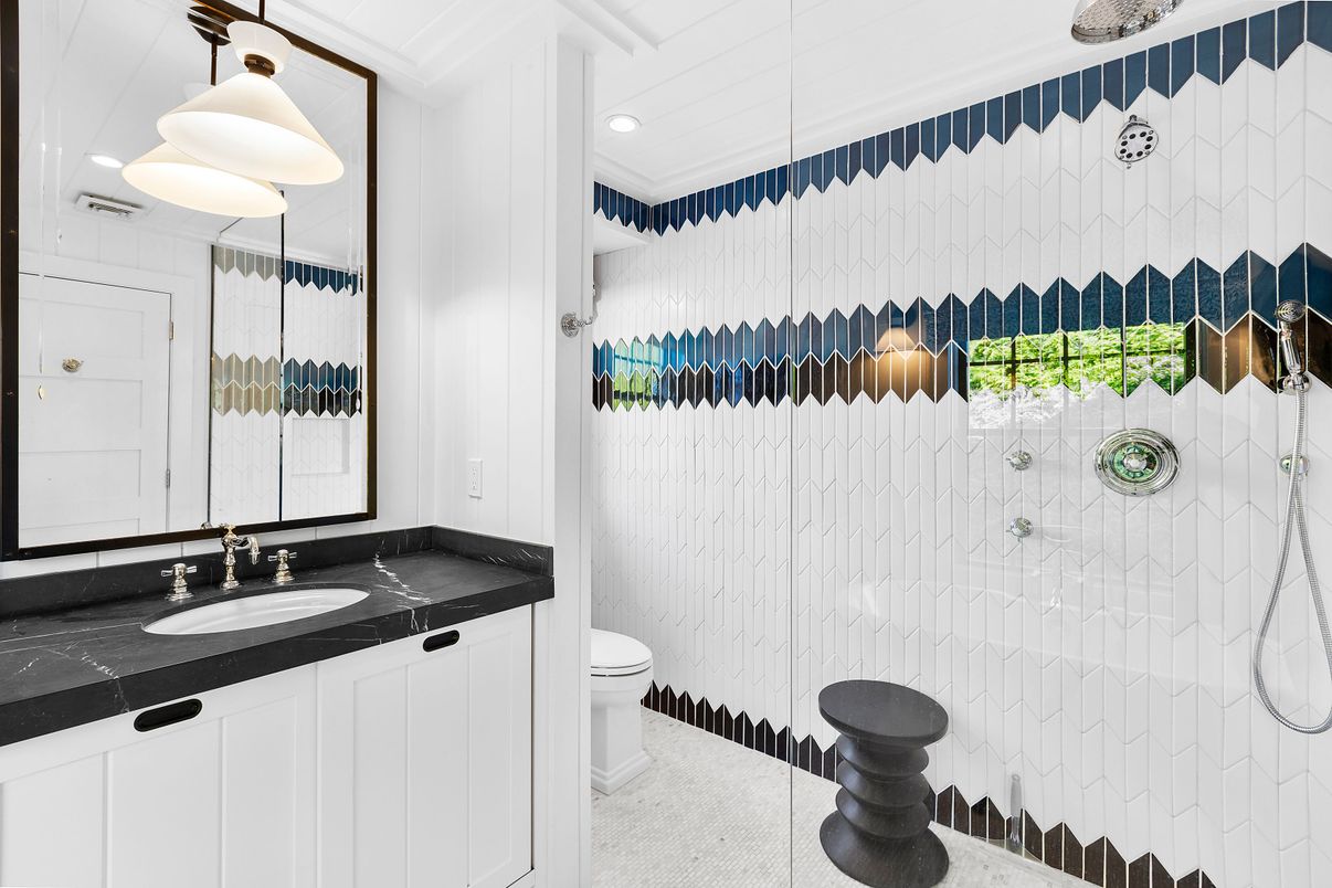 Bathroom, Interior, Pendant Lights, Recessed Lighting