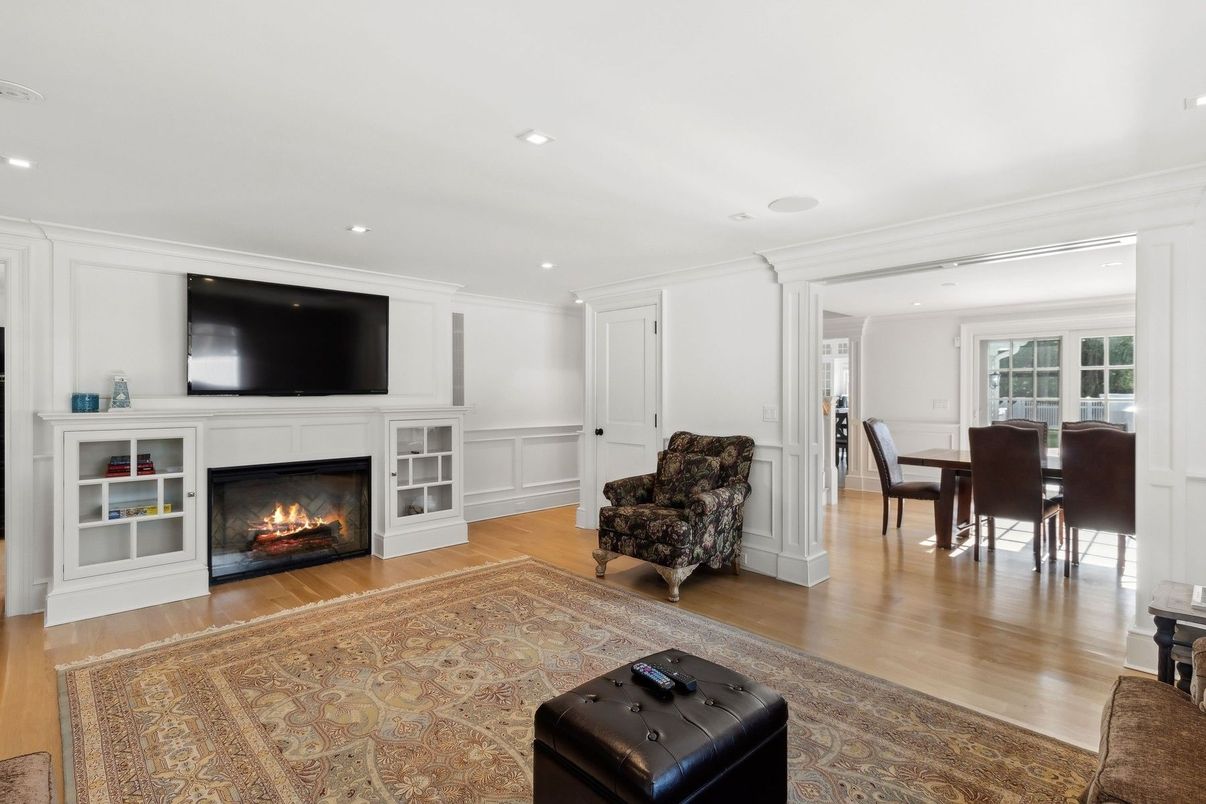 Dining room, Fireplace, Interior, Recessed Lighting, Wood Texture Flooring