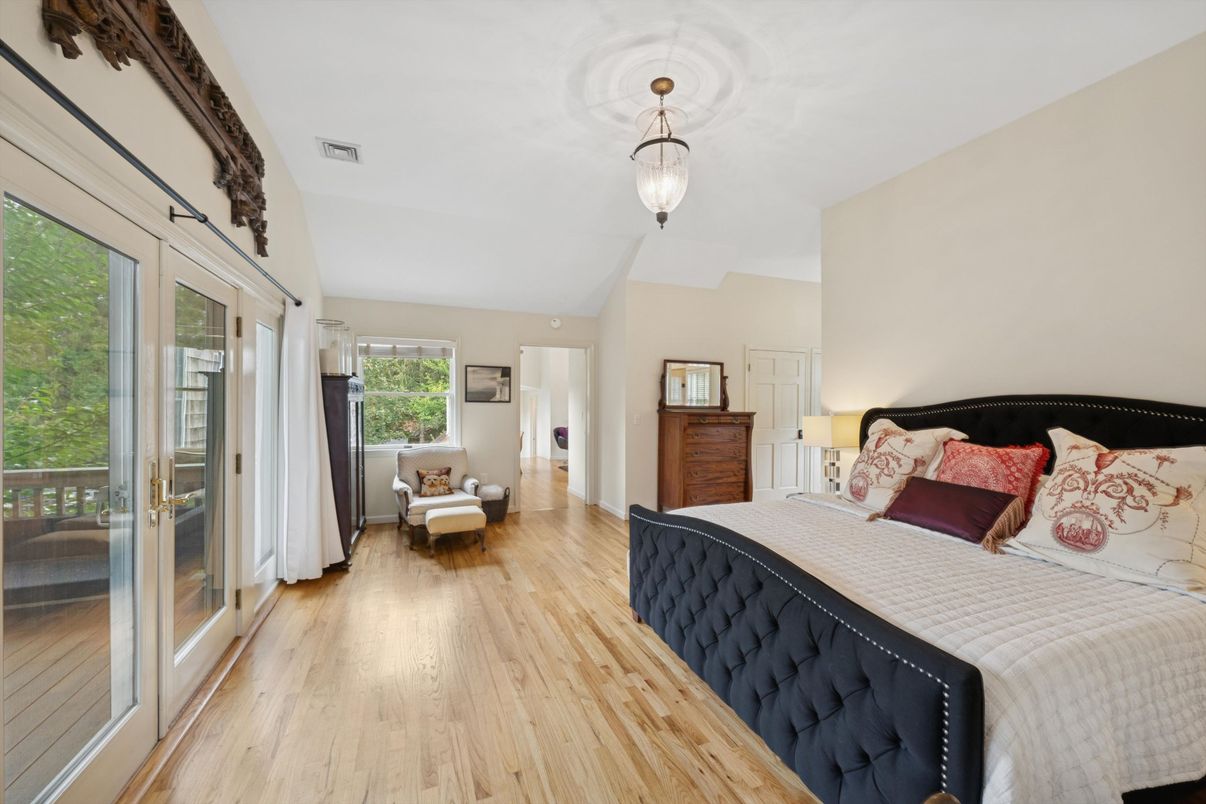 Bedroom, Interior, Pendant Lights, Wood Texture Flooring