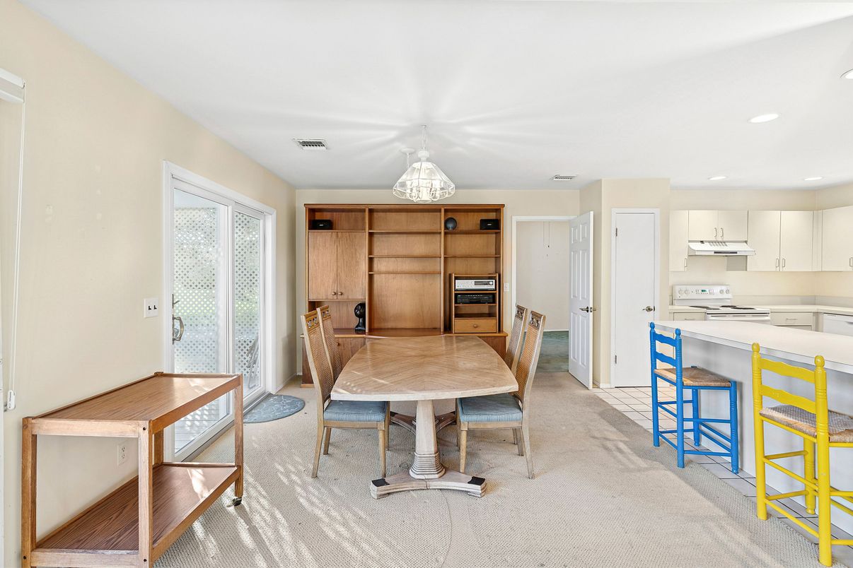 Dining room, Interior, Kitchen, Recessed Lighting, Stainless Steel Appliances