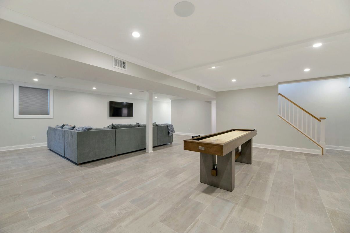 Billiard Table, Game Room, Interior, Living room, Recessed Lighting, Wood Texture Flooring