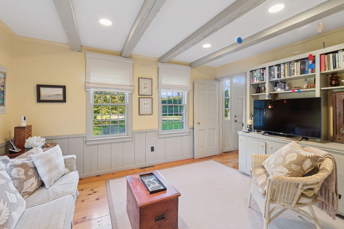 Interior, Living room, Recessed Lighting, Wooden Beams, Wood Texture Flooring