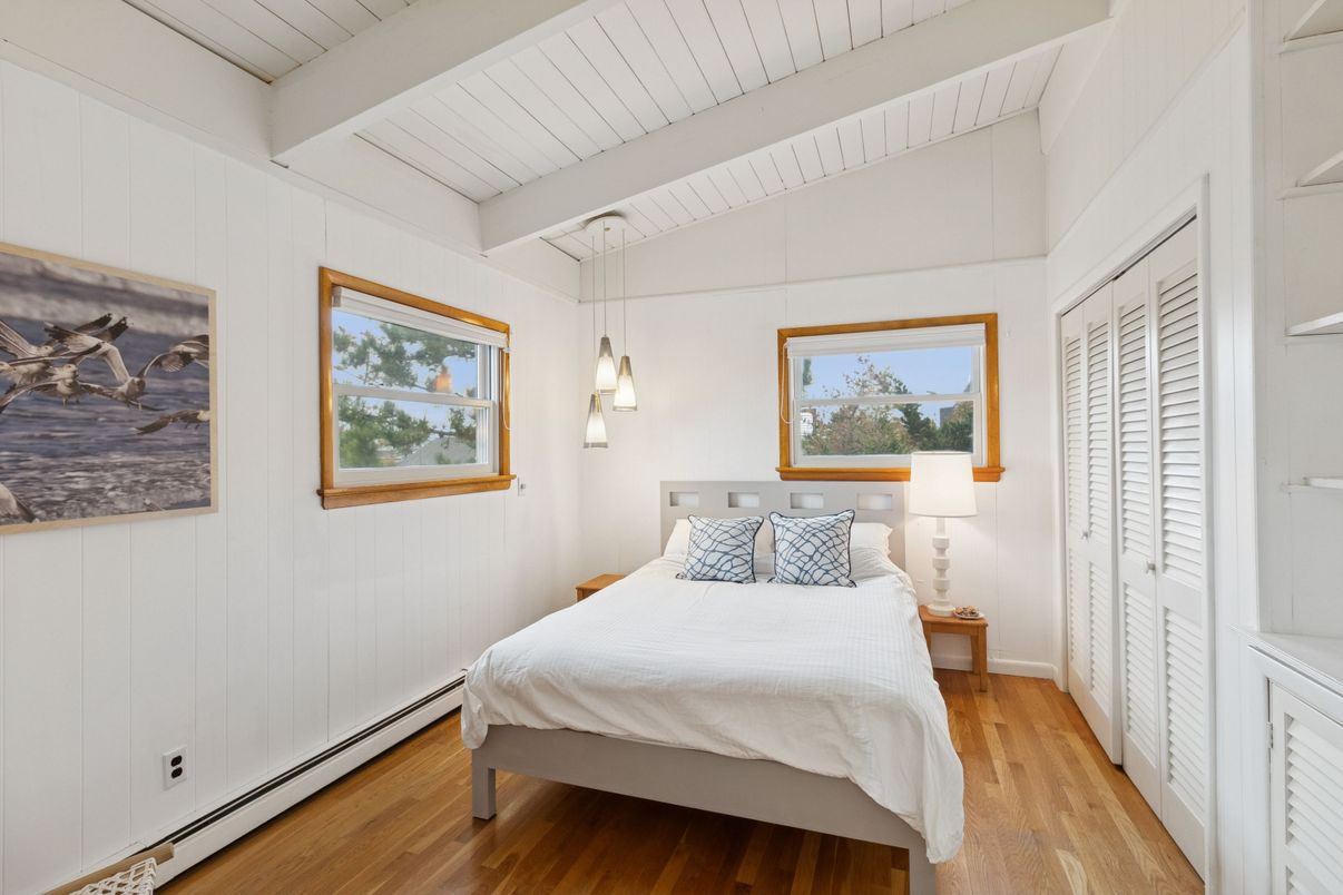 Bedroom, Interior, Pendant Lights, Wood Texture Flooring