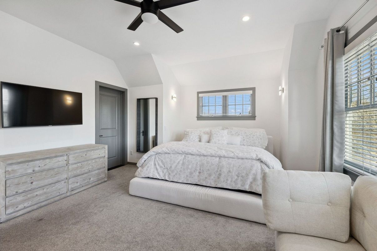 Bedroom, Interior, Recessed Lighting