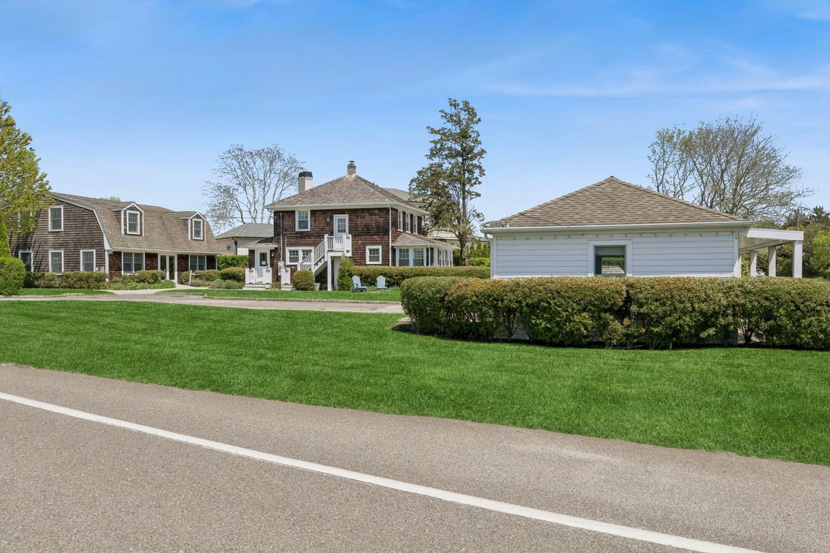 Backyard, Exterior, Facade, Split Level