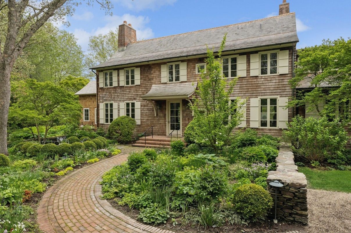 Exterior, Facade, Brick Facade, Georgian