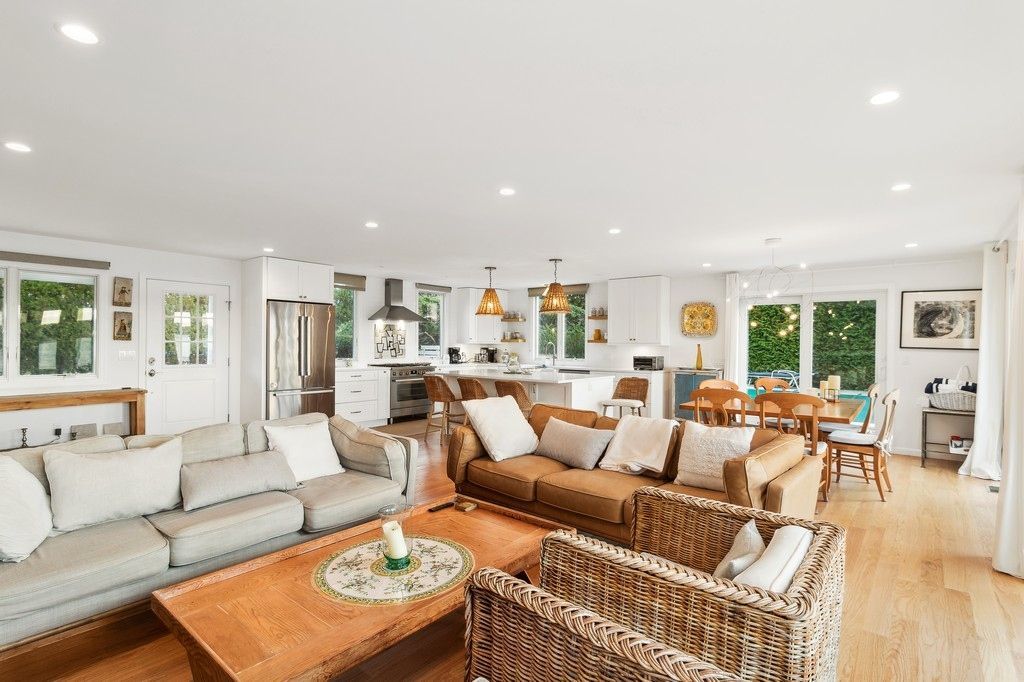 Dining room, Interior, Kitchen, Living room, Pendant Lights, Recessed Lighting, Stainless Steel Appliances, Wood Texture Flooring