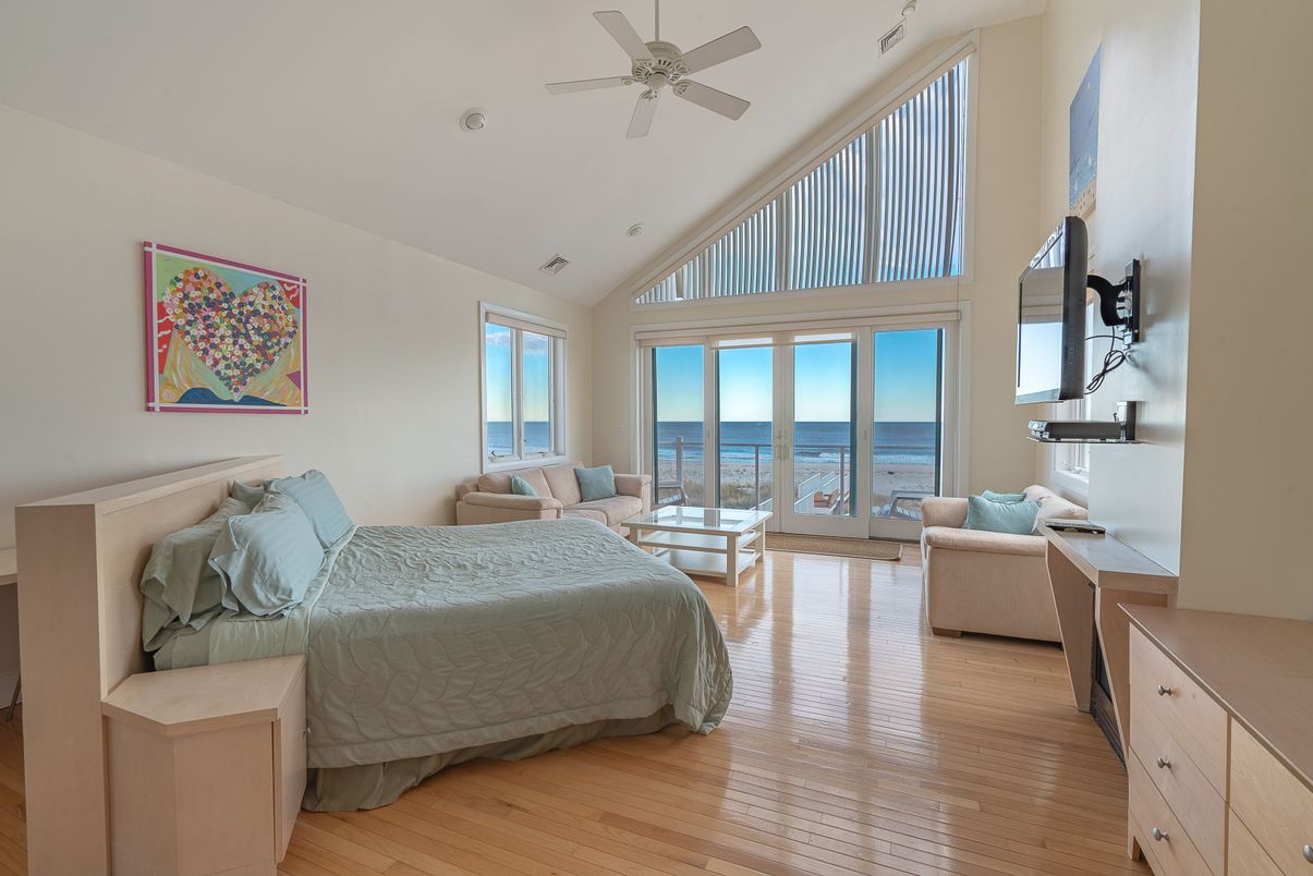Bedroom, Interior, Water, Wood Texture Flooring