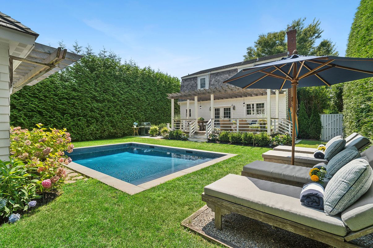 Exterior, Pool