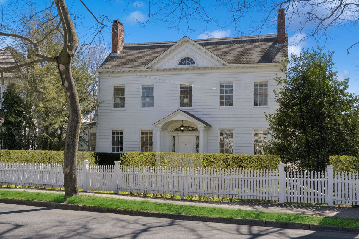 Exterior, Facade, Georgian