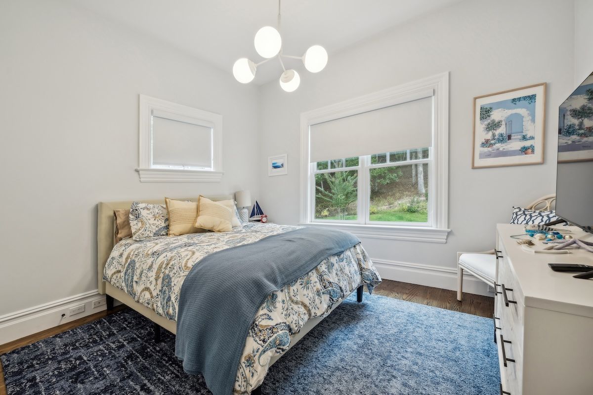 Bedroom, Interior, Pendant Lights, Wood Texture Flooring