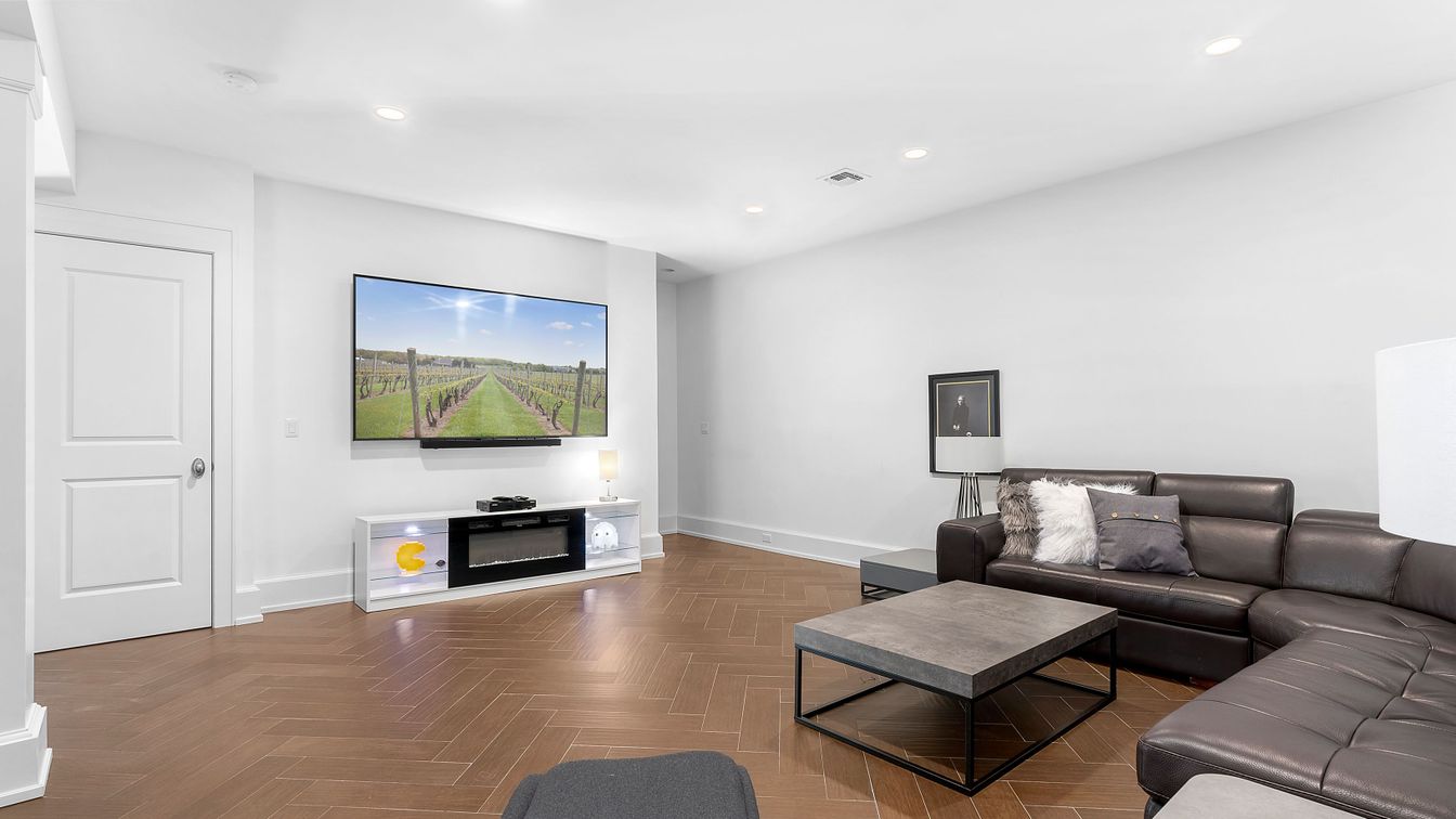 Interior, Living room, Recessed Lighting, Wood Texture Flooring