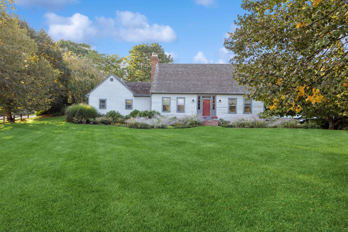 Backyard, Exterior, Facade, Cape Cod