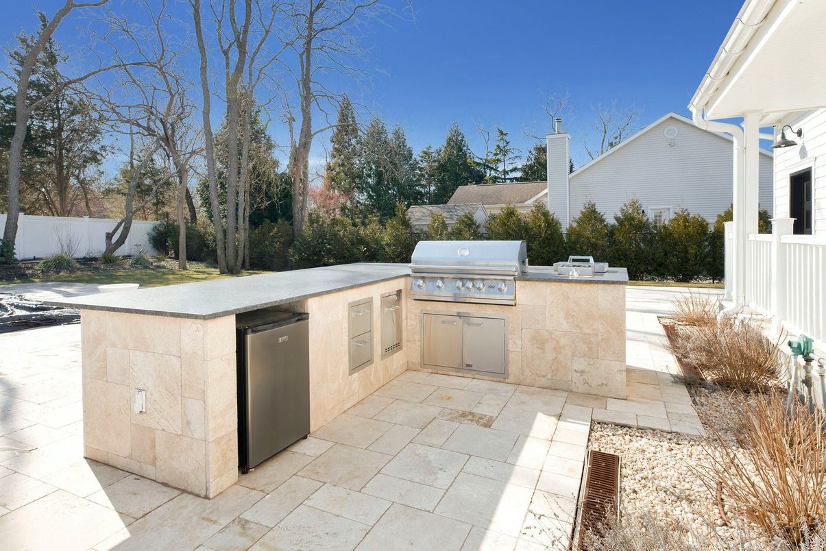 Exterior, Outdoor Kitchen