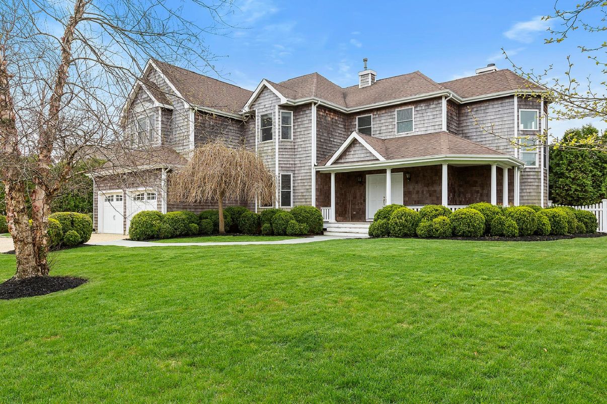 Attached, Exterior, Facade, French Provincial