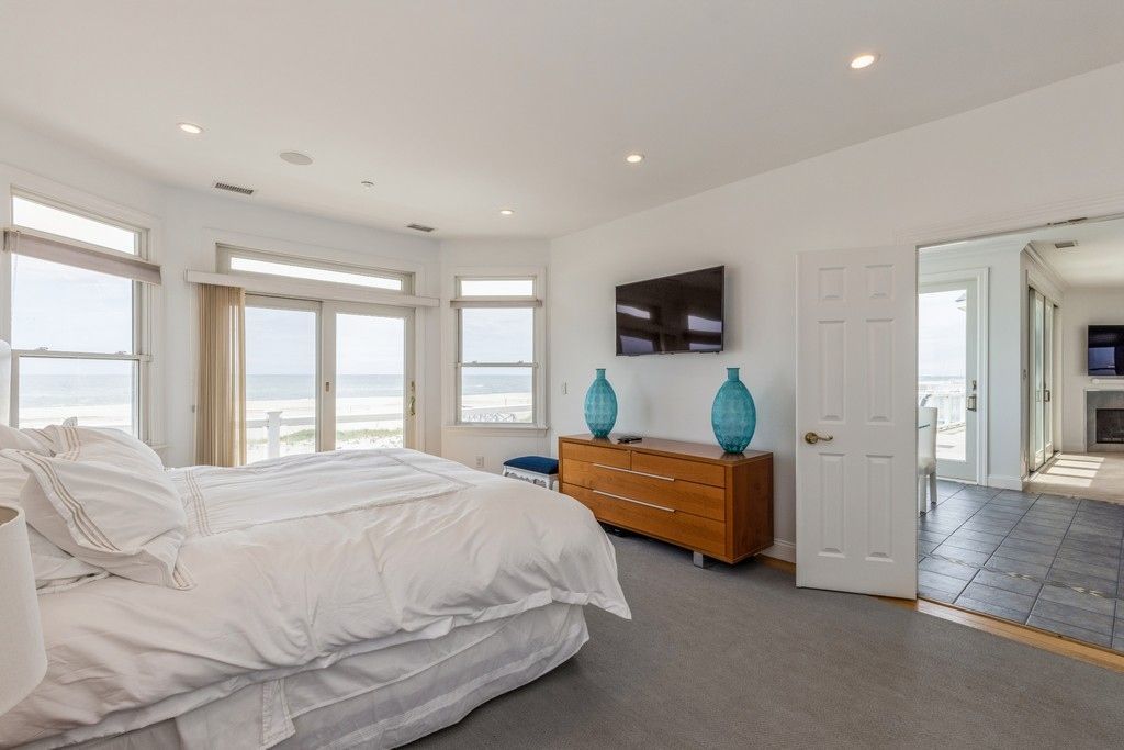 Bedroom, Fireplace, Interior, Recessed Lighting, Water