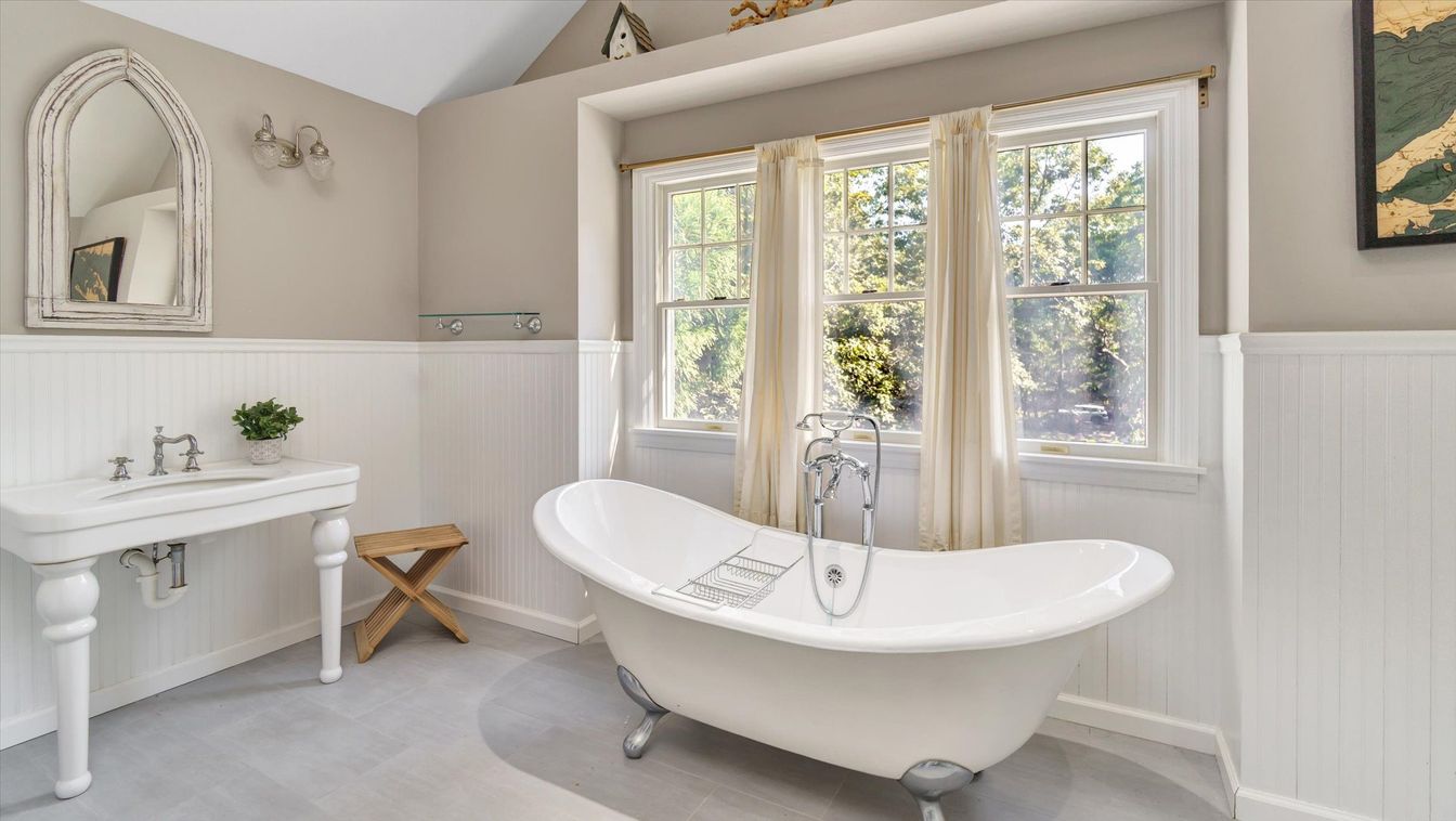 Bathroom, Free Standing Baths, Interior