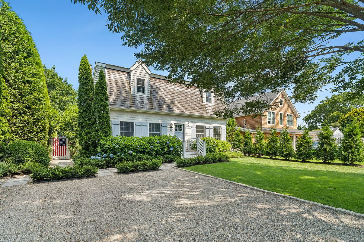 Exterior, Facade, Cape Cod