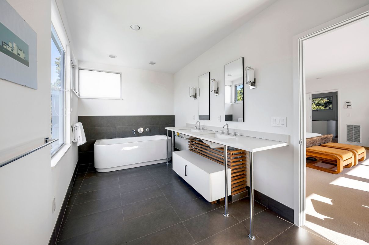 Bathroom, Dual Sink Vanities, Interior, Recessed Lighting