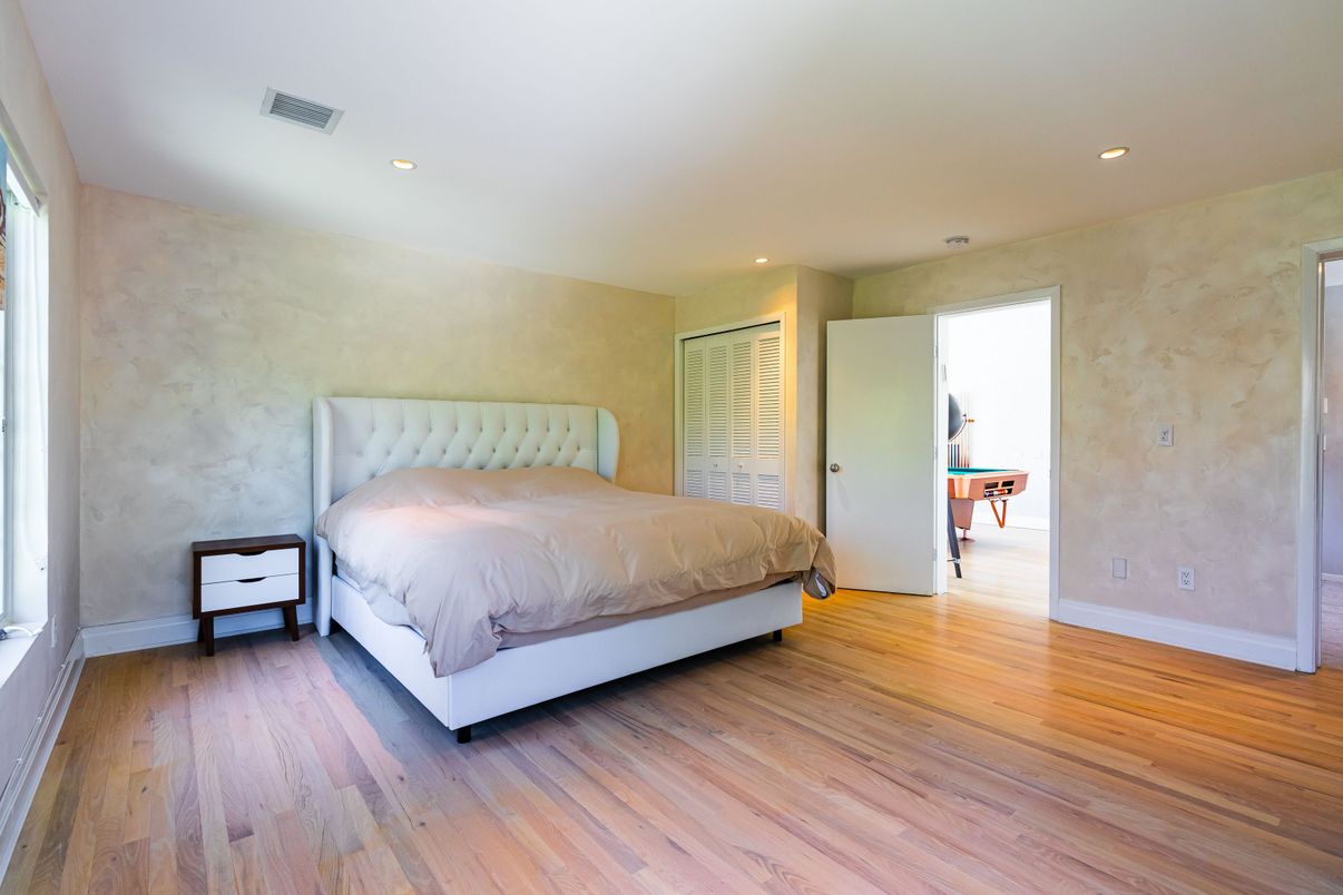 Bedroom, Interior, Recessed Lighting, Wood Texture Flooring