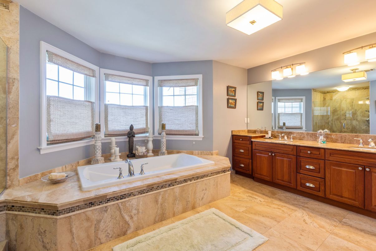 Bathroom, Dual Sink Vanities, Interior