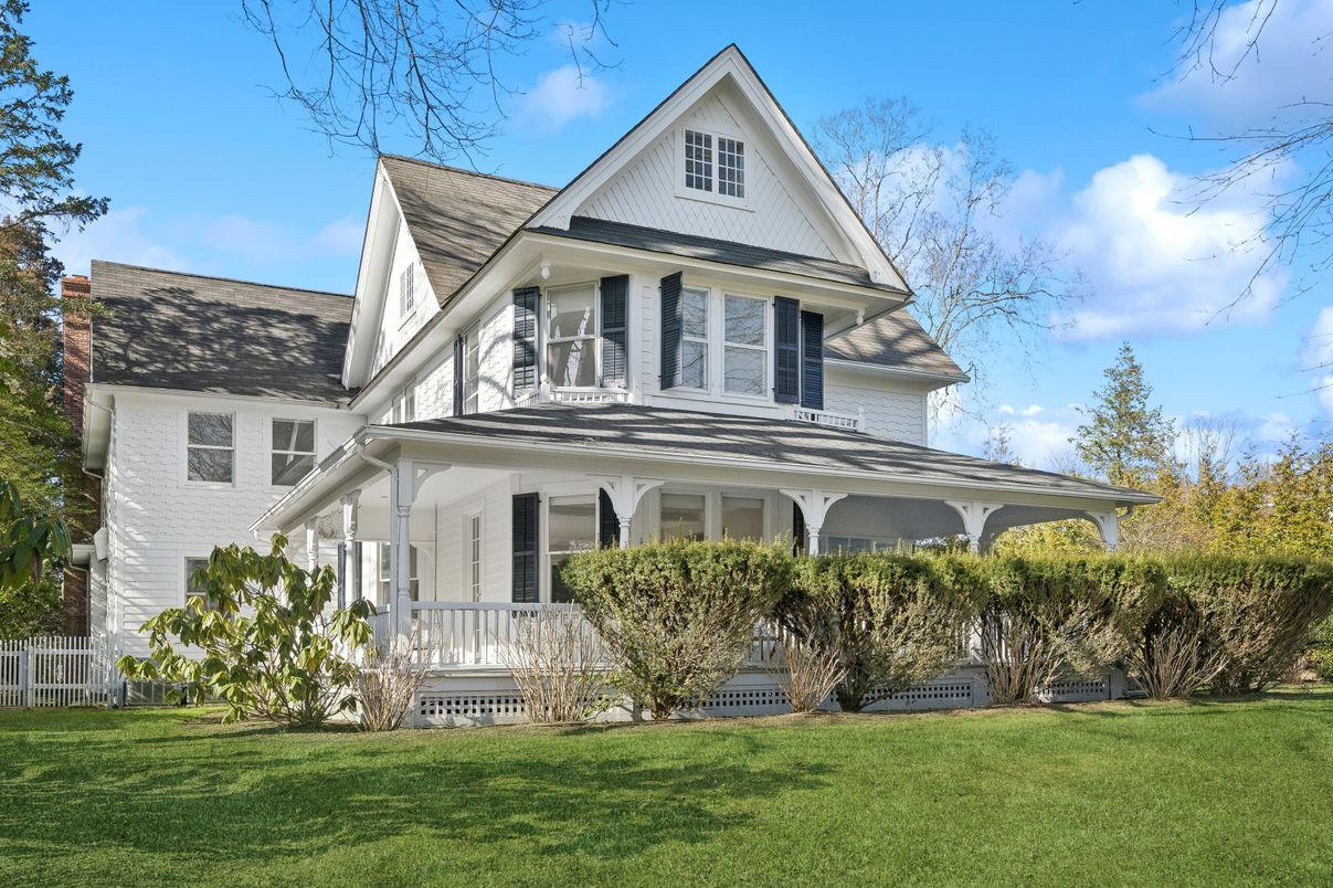 Exterior, Facade, Queen Anne Victorian