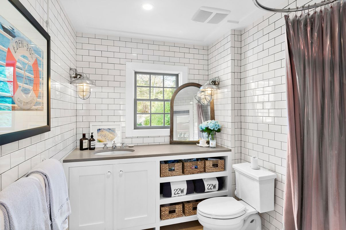 Bathroom, Interior, Recessed Lighting