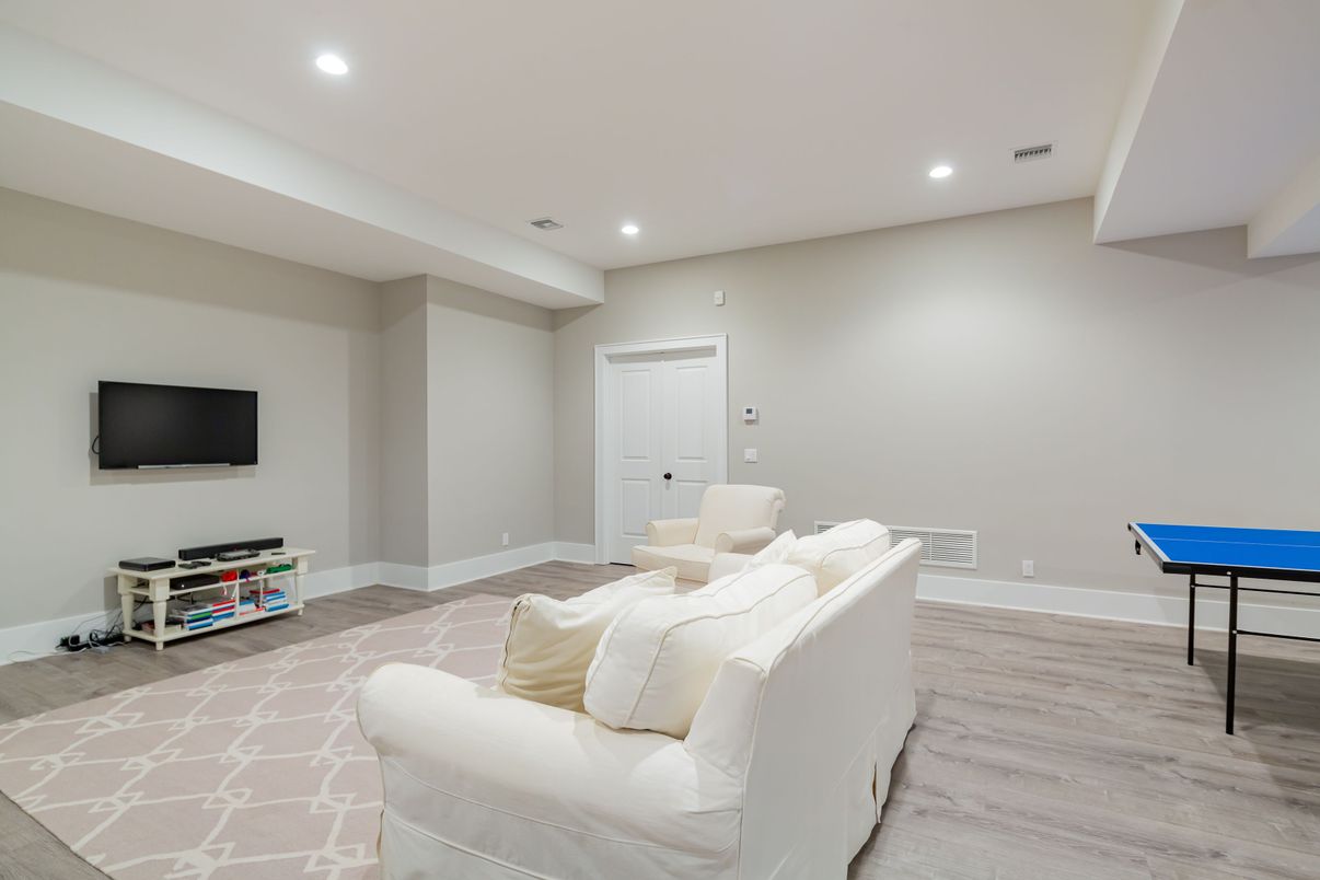 Interior, Recessed Lighting, Wood Texture Flooring