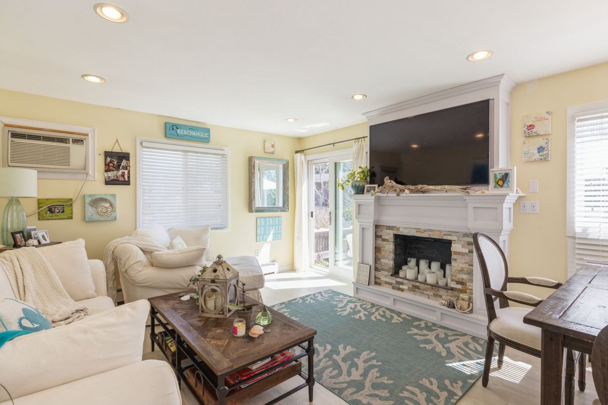 Fireplace, Interior, Living room, Recessed Lighting