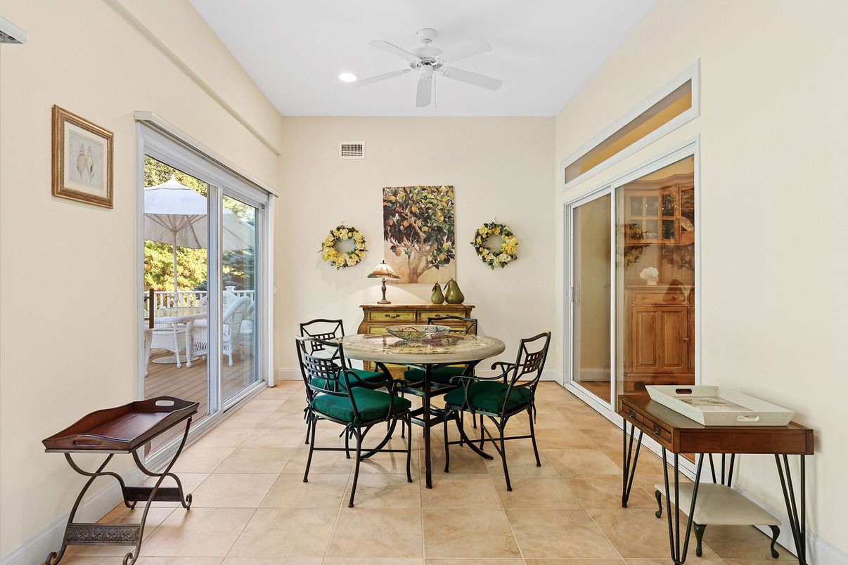 Dining room, Interior, Recessed Lighting