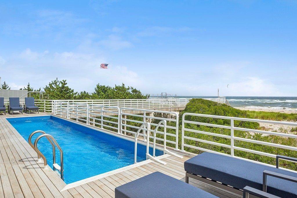 Exterior, Pool, Water