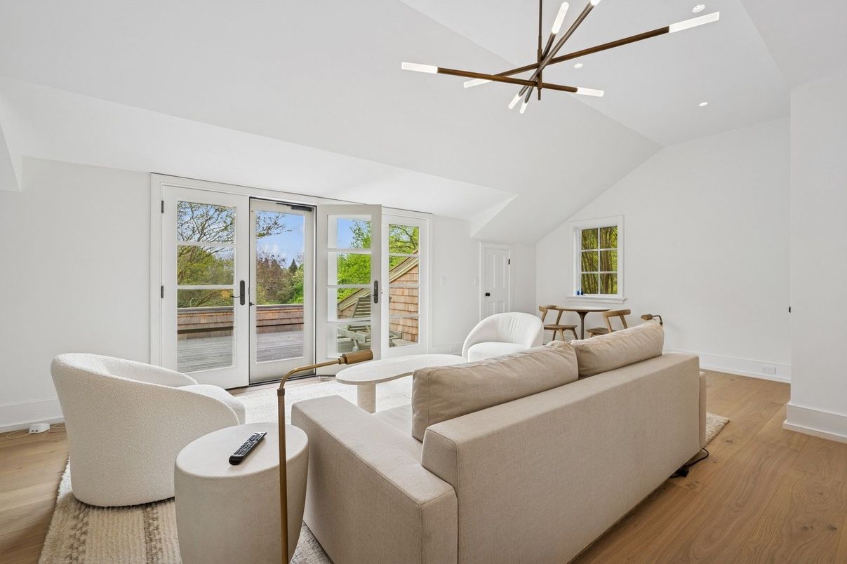 Interior, Living room, Pendant Lights, Recessed Lighting, Wood Texture Flooring