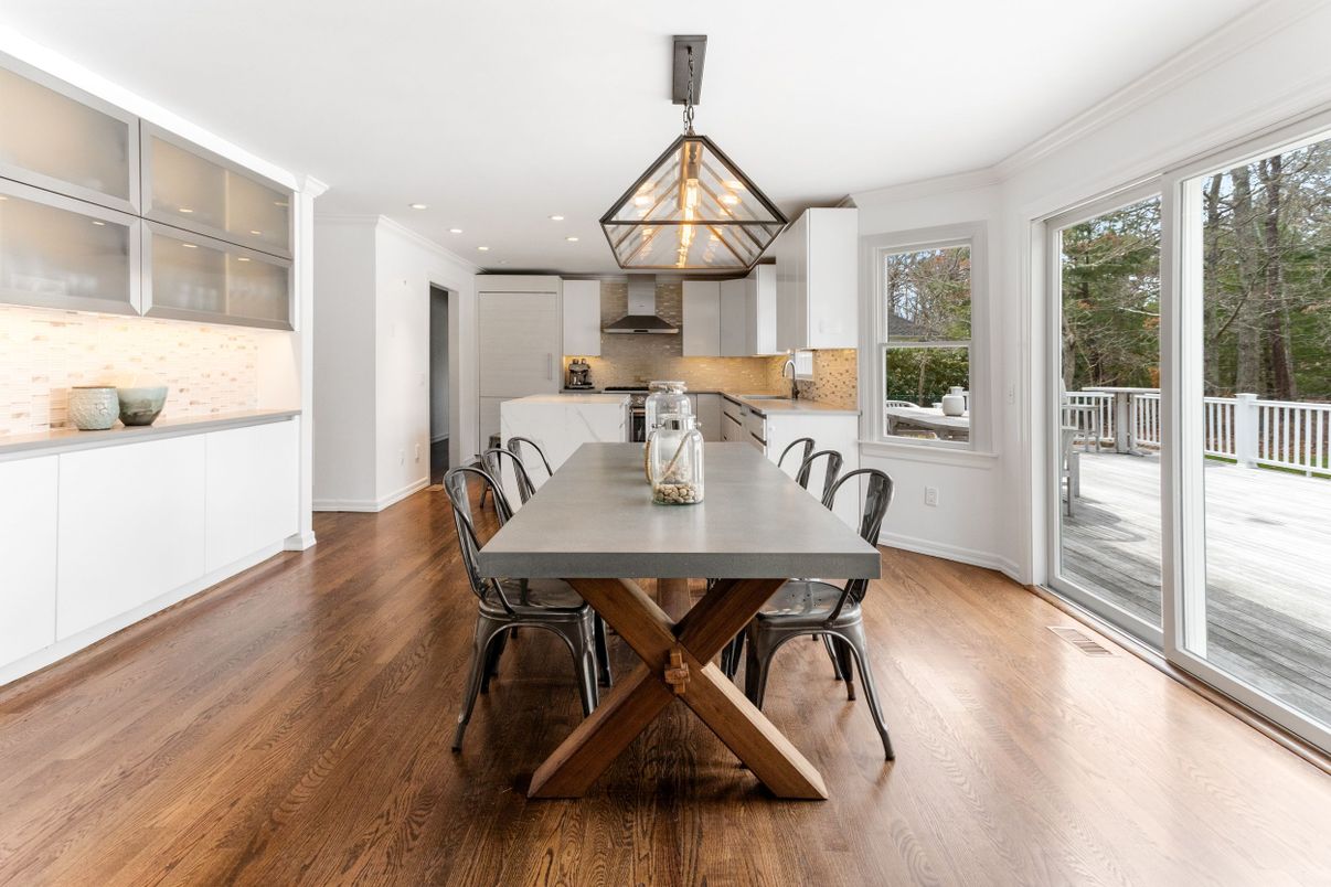 Dining room, Interior, Kitchen, Pendant Lights, Recessed Lighting, Wood Texture Flooring