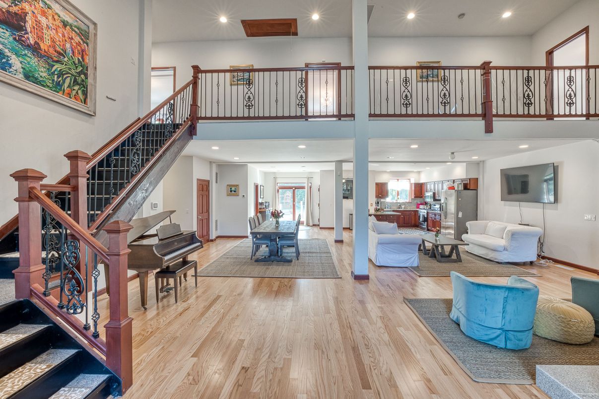 Interior, Living room, Piano, Recessed Lighting, Wood Texture Flooring