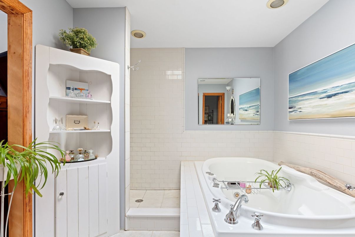 Bathroom, Interior, Recessed Lighting