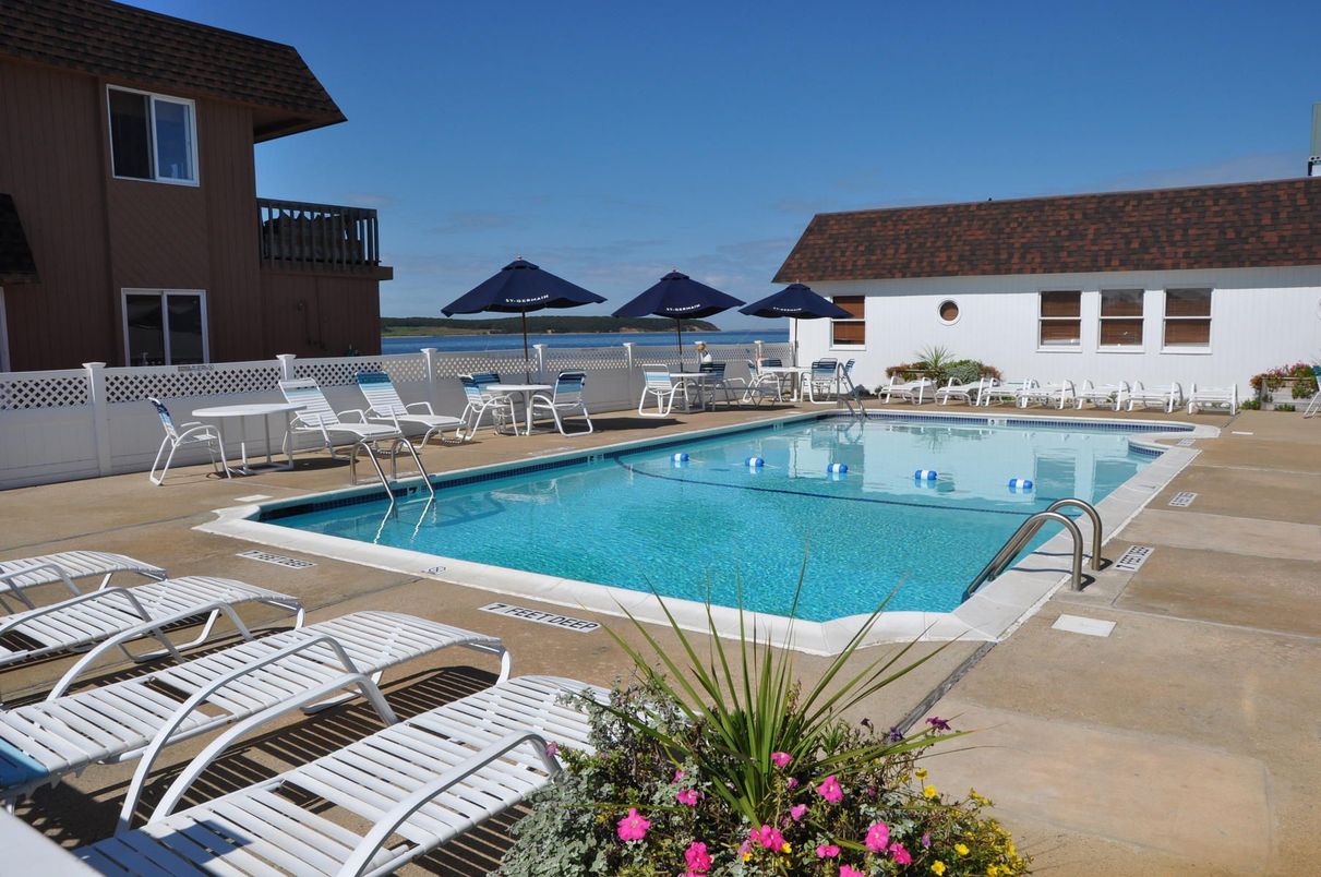 Exterior, Pool