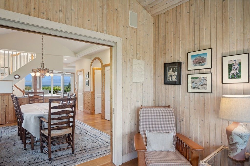 Chandelier, Dining room, Interior, Pendant Lights, Wood Texture Flooring, Wooden Walls