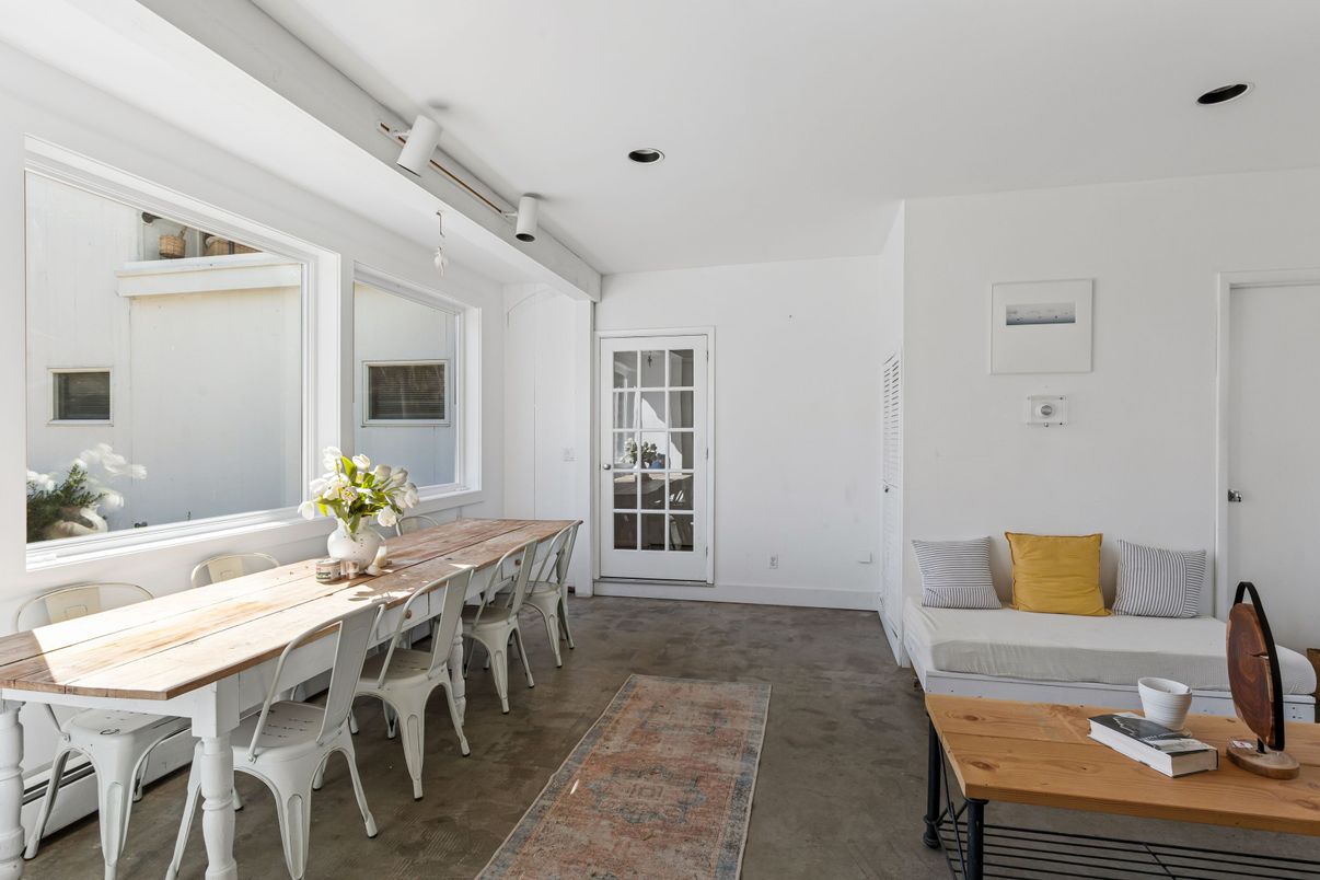 Dining room, Interior, Recessed Lighting