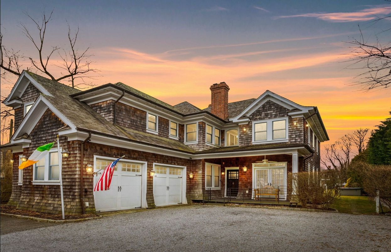 Attached, Exterior, Facade, Tudor Revival