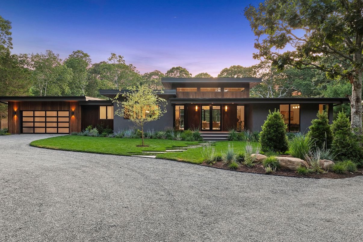 Attached, Backyard, Exterior, Facade, Modern