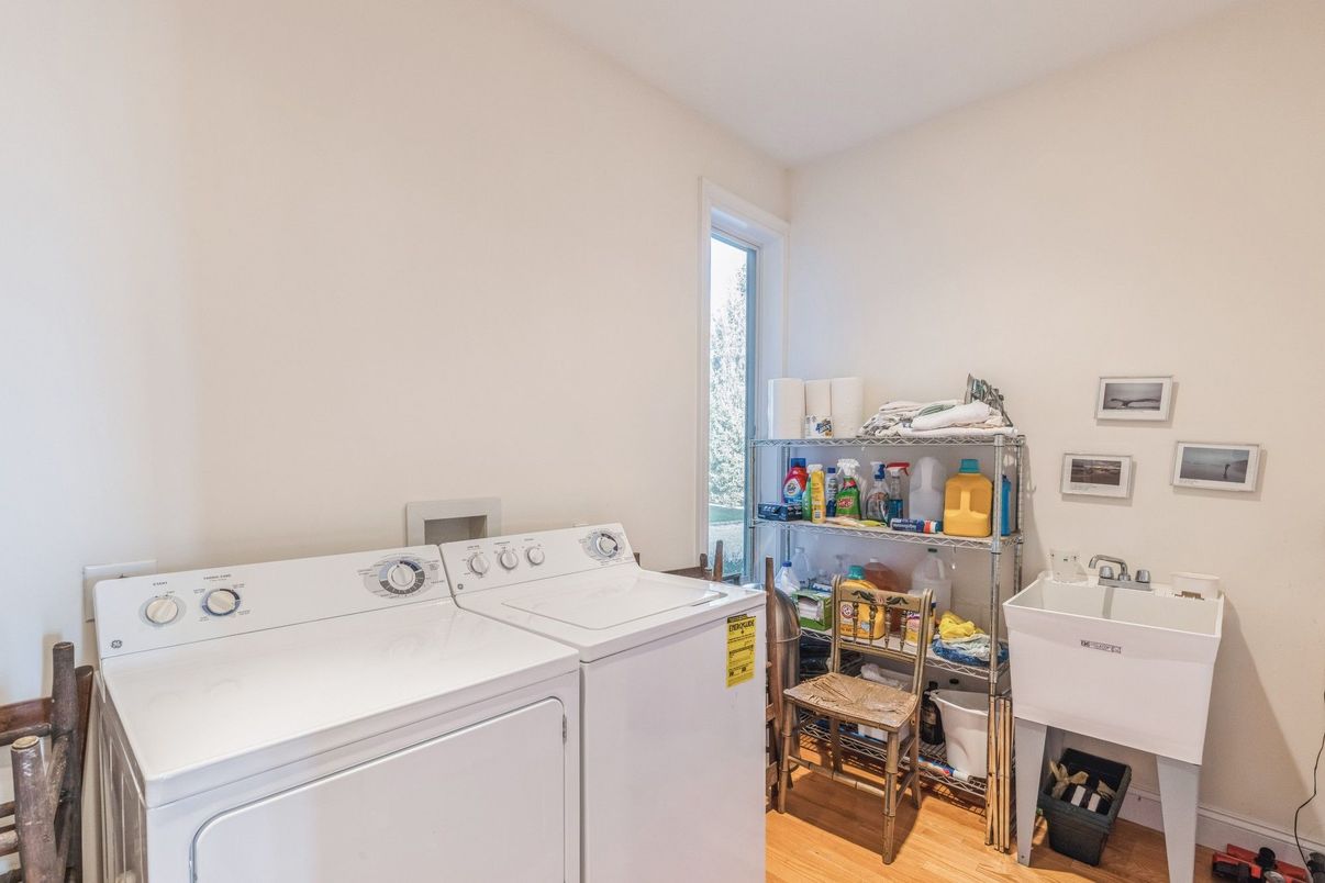 Interior, Washer, Wood Texture Flooring