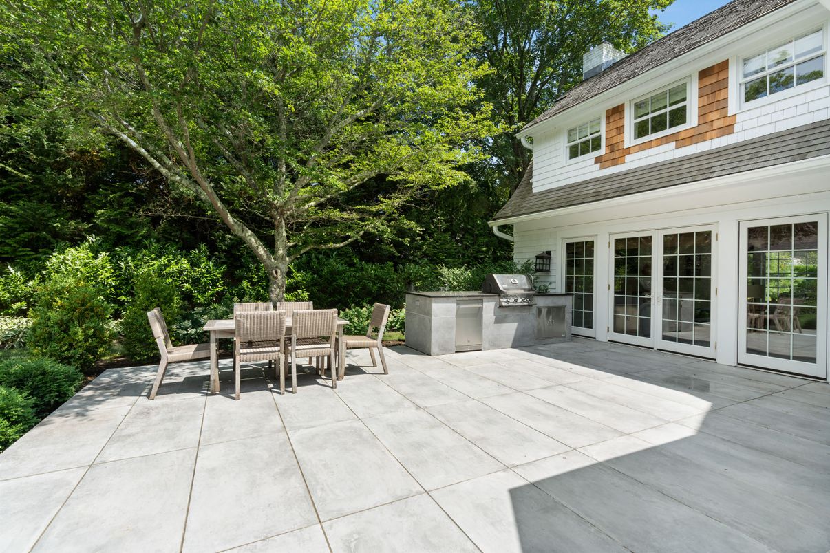 Exterior, Outdoor Kitchen