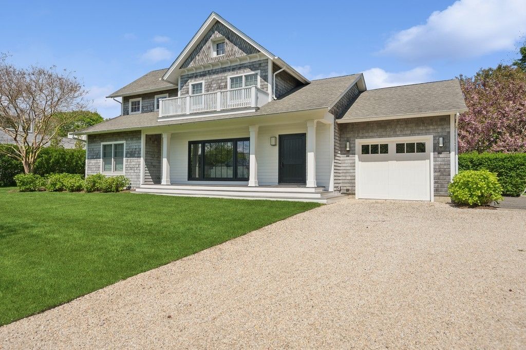 Attached, Exterior, Facade, Farmhouse