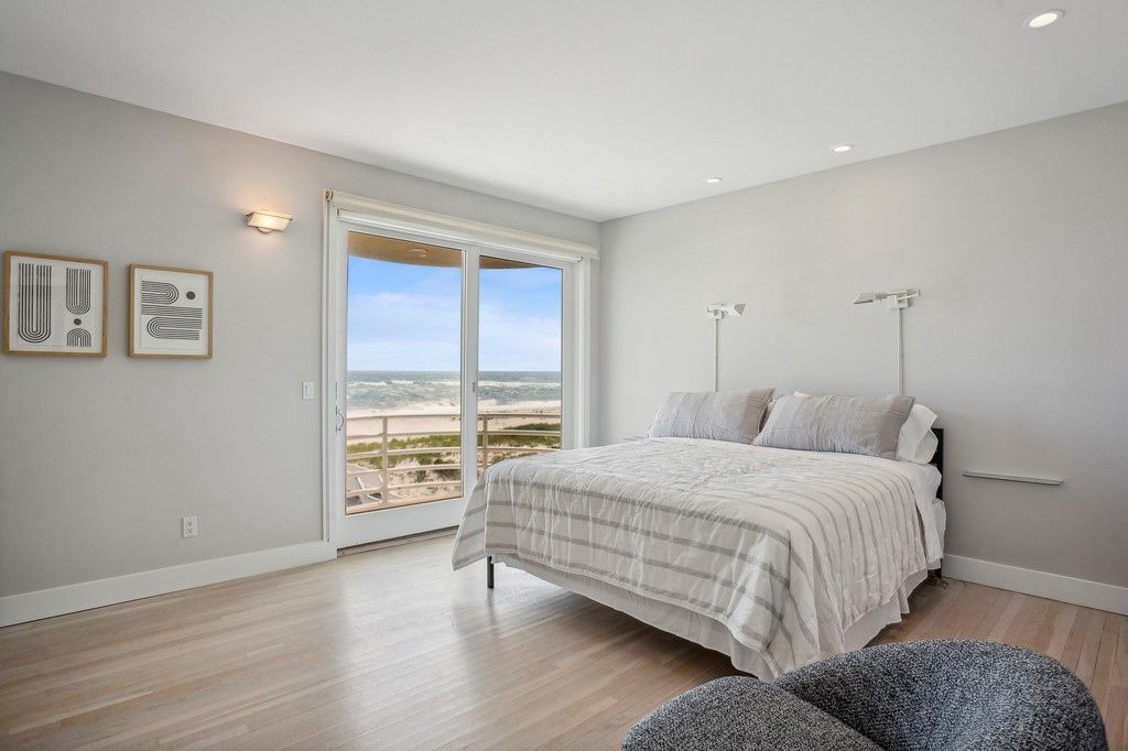 Bedroom, Interior, Recessed Lighting, Water, Wood Texture Flooring