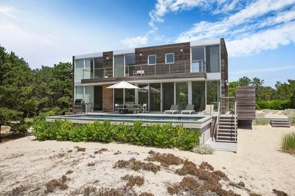 Backyard, Exterior, Facade, Pool, Modern